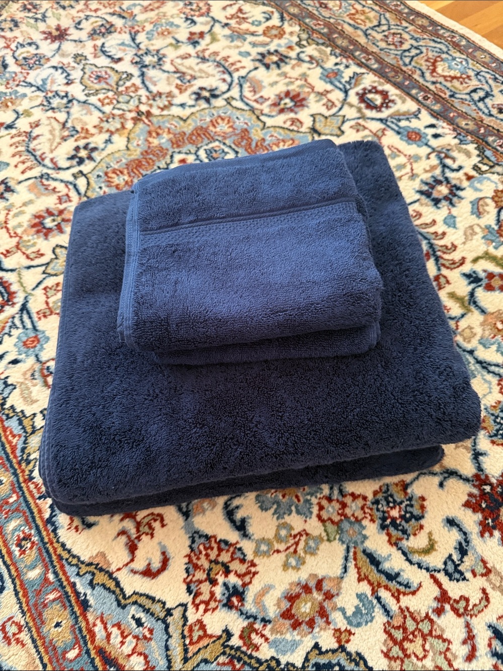 Opalhouse Navy Plush Hand Towels (2) & Worthington Bath Towels (2)